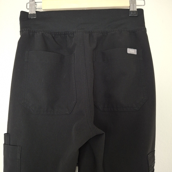 Figs Set of Black Yola High Waisted Scrub Pants & Catarina Slim Top Size XS - Picture 13 of 16